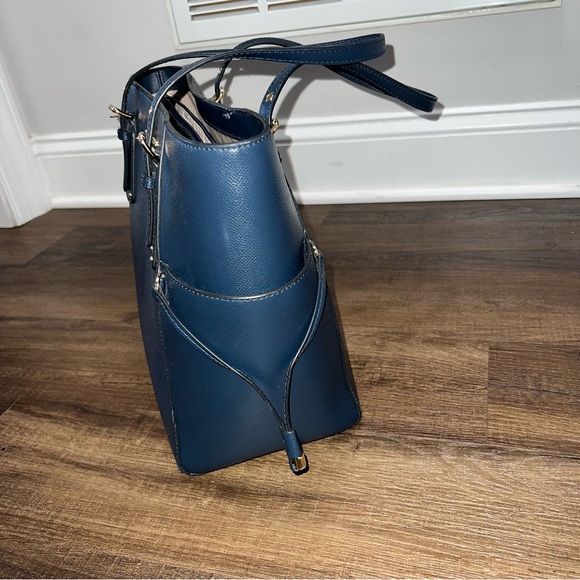Lightly used Michael Kors Navy Large Bag - Picture 5 of 10